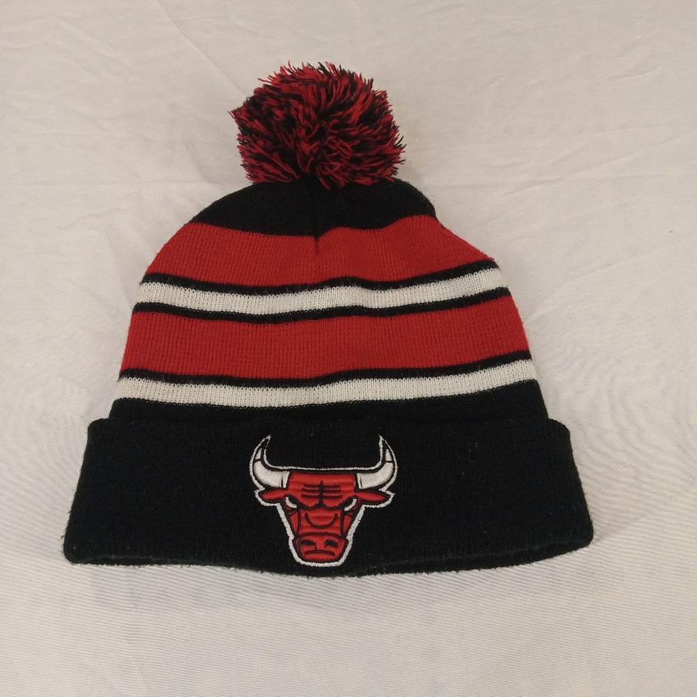 Chicago Bulls Black and Red Striped Pom-Pom Beanie One Size